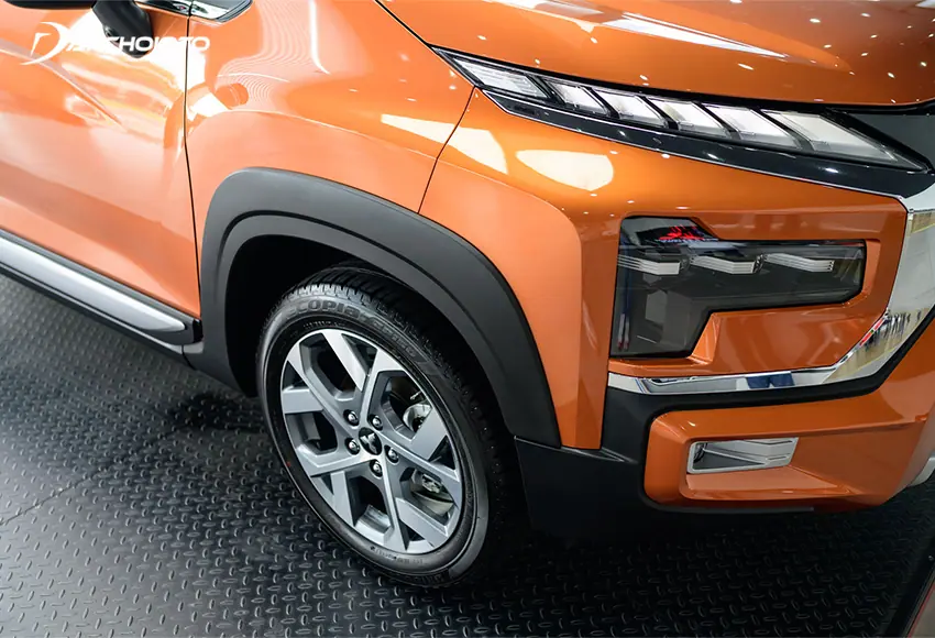 Cả 4 phiên bản Mitsubishi Xpander 2024 đều có dải LED định vị ban ngày tích hợp đèn báo rẽ