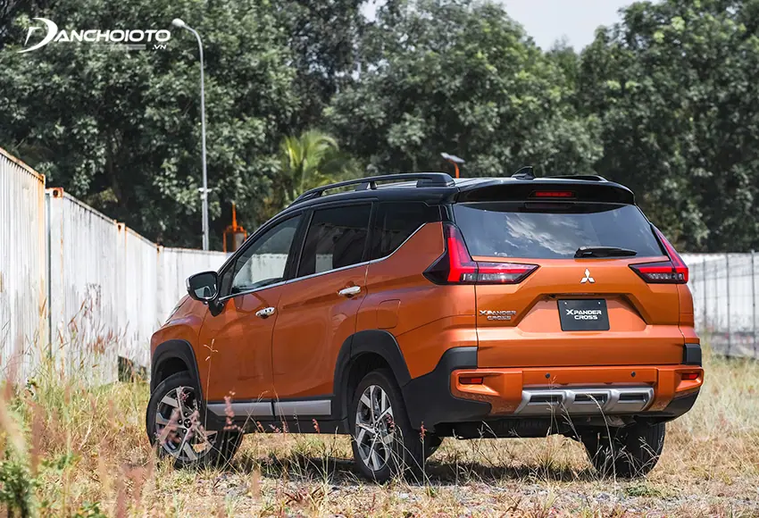 Cụm đèn hậu LED Mitsubishi Xpander 2024 hình chữ T băng ngang thay vì đổ xuống kiểu L như trước