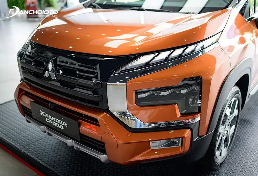 Đèn xe Mitsubishi Xpander 2024 được trang bị đèn LED thấu kính dạng T-Shape