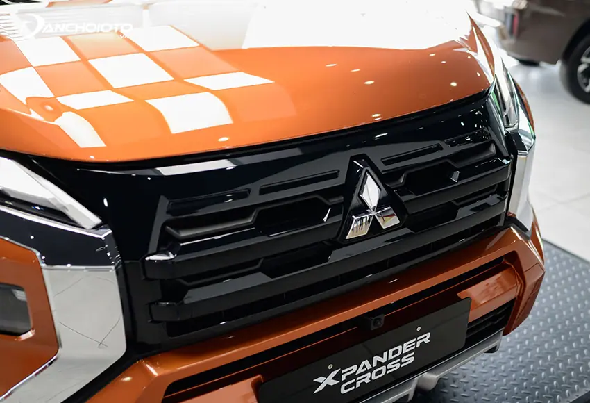 Lưới tản nhiệt xe Mitsubishi Xpander 2024 kích thước lớn, sơn đen, tinh chỉnh dày dặn