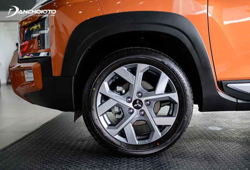 Mitsubishi Xpander 2024 sử dụng lazang kích thước 17 inch 4 chấu