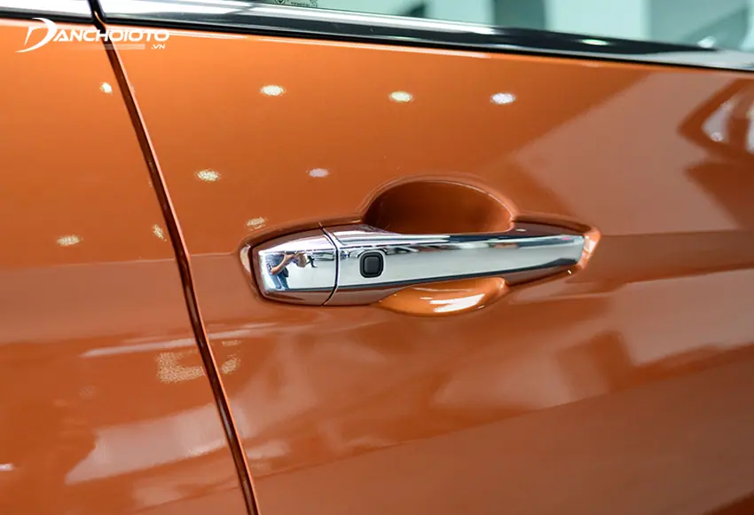 Tay nắm cửa Mitsubishi Xpander 2024 được mạ chrome sáng bóng