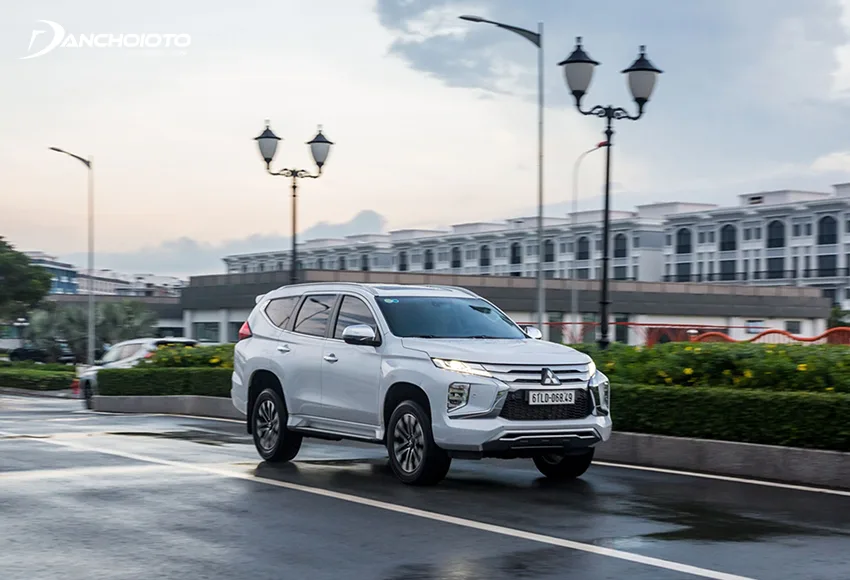 Hệ thống lái Mitsubishi Pajero Sport 2020 vẫn trung thành với trợ lực dầu