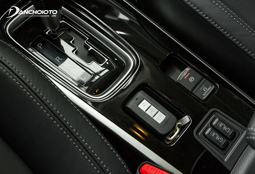 Outlander 2020 facelift được trang bị thêm phanh tay điện tử và chế độ giữ phanh tự động