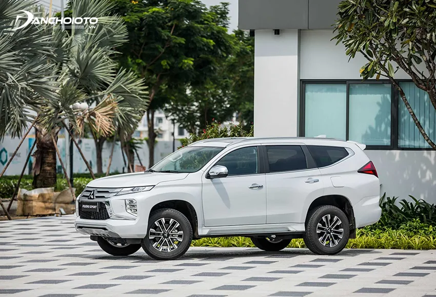 Thiết kế thân xe Mitsubishi Pajero Sport 2024 gần như không có sự thay đổi so với “người tiền nhiệm”