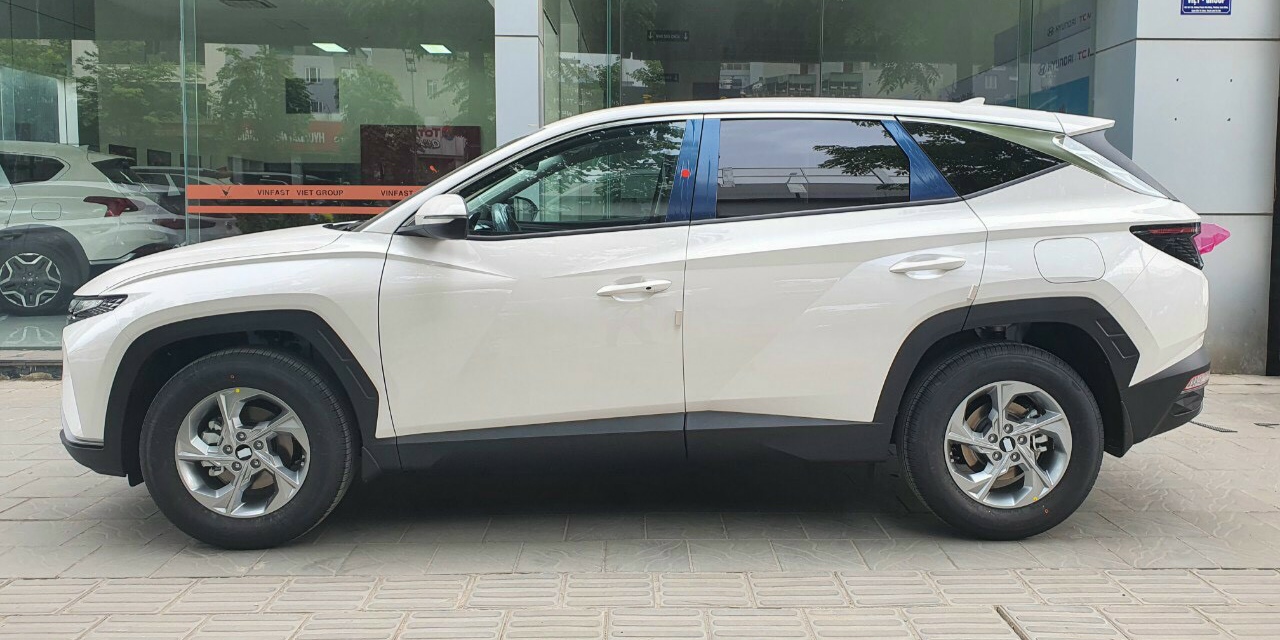 hyundai tucson 2.0 at tiêu chuẩn màu trắng