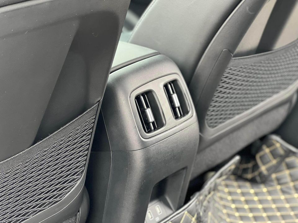 Cửa gió hàng ghế sau