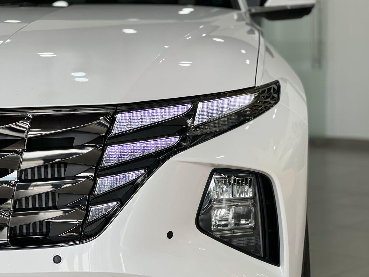 Dải đèn LED định vị dạng cánh chim trên Hyundai Tucson 2023