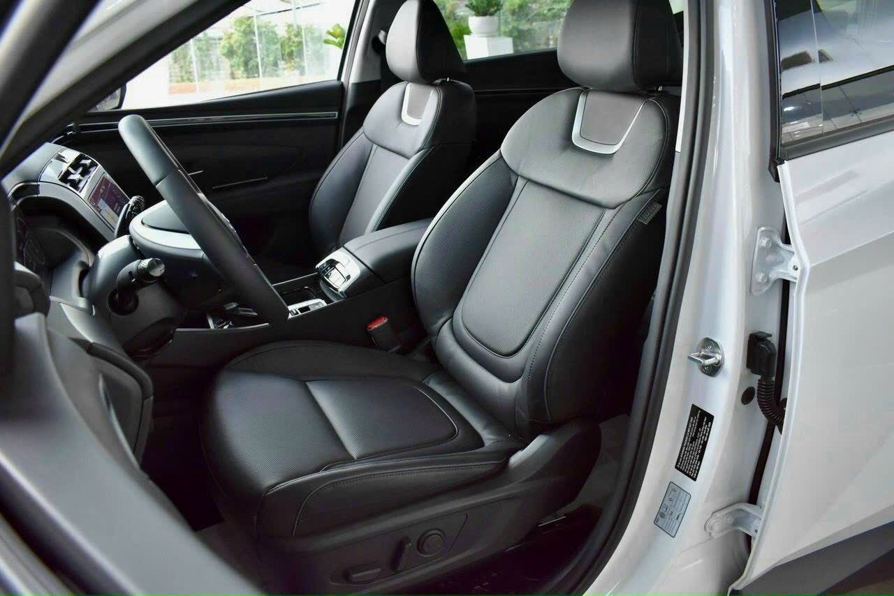 khoang lái hyundai tucson 2.0 at tiêu chuẩn 2023