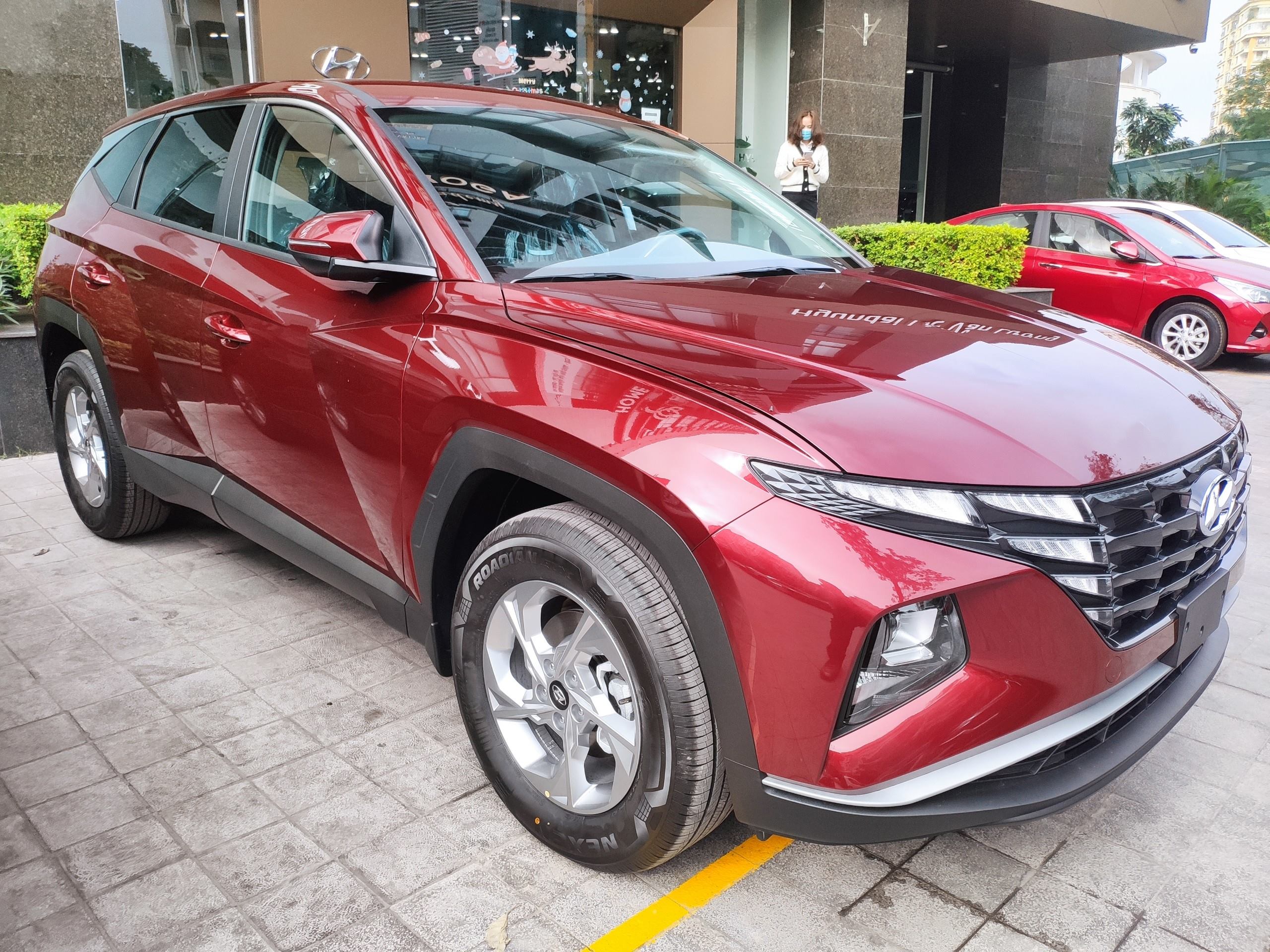 mặt bên hyundai tucson 2.0 at tiêu chuẩn 2023